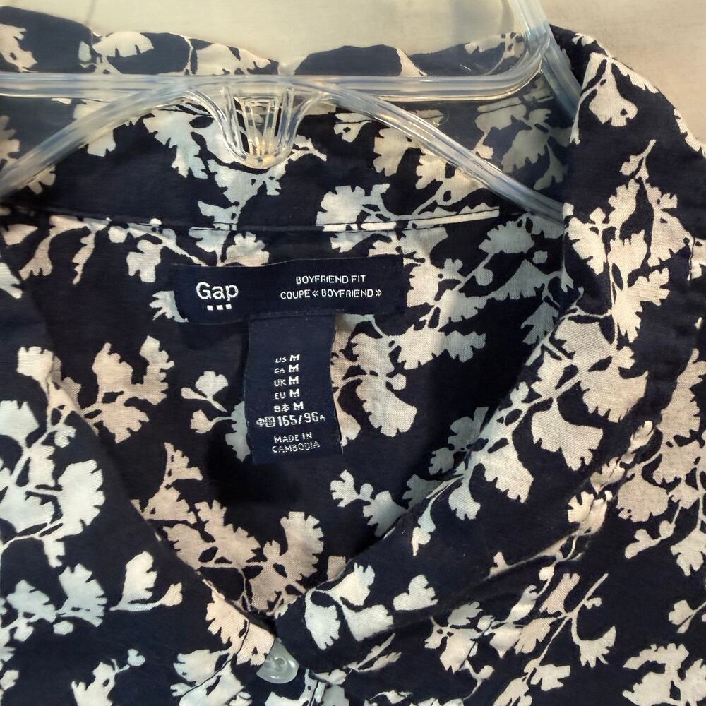 Women's GAP Boyfriend fit blue floral long sleeve button-up shirt medium - Picture 3 of 7